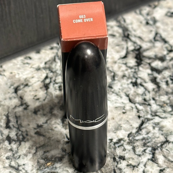 Mac Matte Lipstick Come Over #663 - Picture 2 of 4